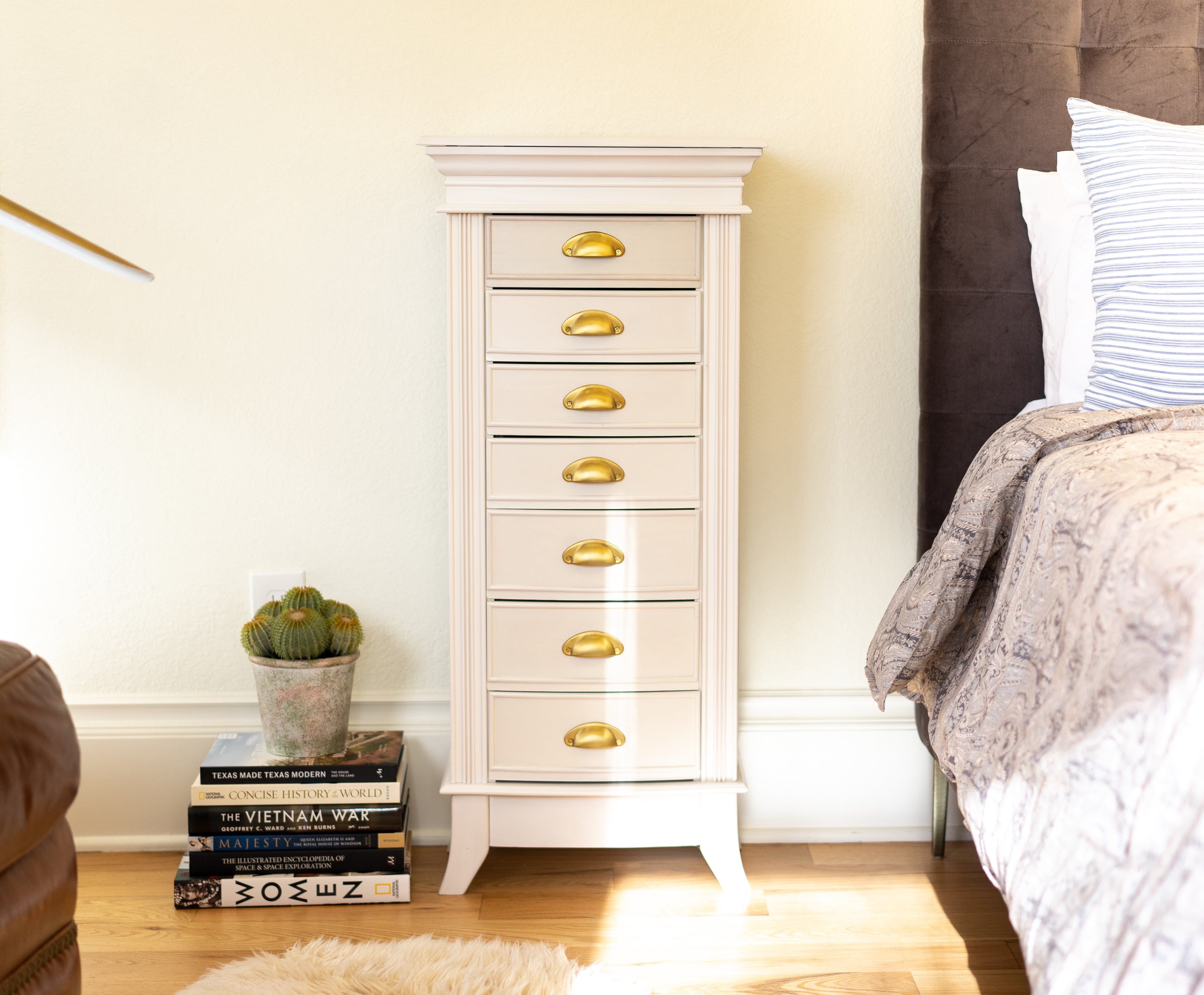 Hillary Jewelry Armoire – Elegant Standing Storage with Mirror, Drawers & Necklace Hooks