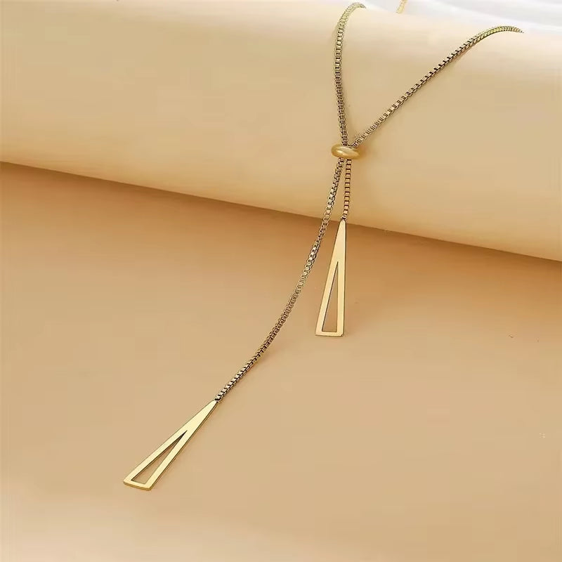 Silver Horizon Triangle Pendant Necklace – Minimalist Geometric Jewelry for the Modern Muse