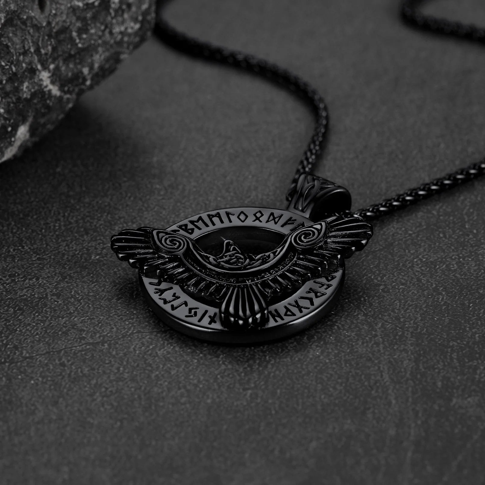 π‘οΈ Viking Raven Necklace for Men β Black Stainless Steel Norse Rune Pendant | Retro Crow Amulet Jewelry Gift for Friends, Sons, Grandsons, or Birthdays