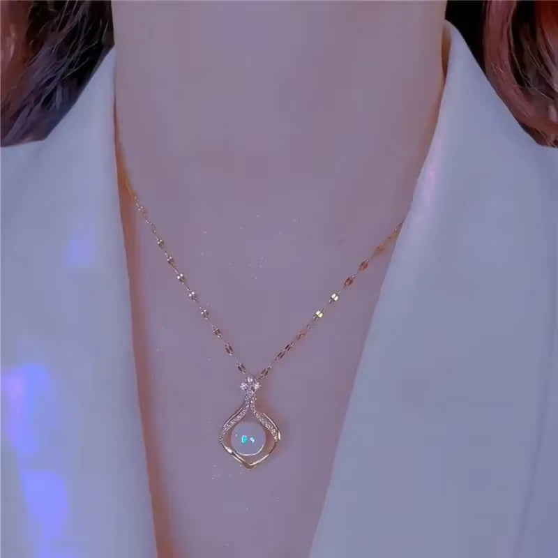 Silver Horizon Triangle Pendant Necklace – Minimalist Geometric Jewelry for the Modern Muse