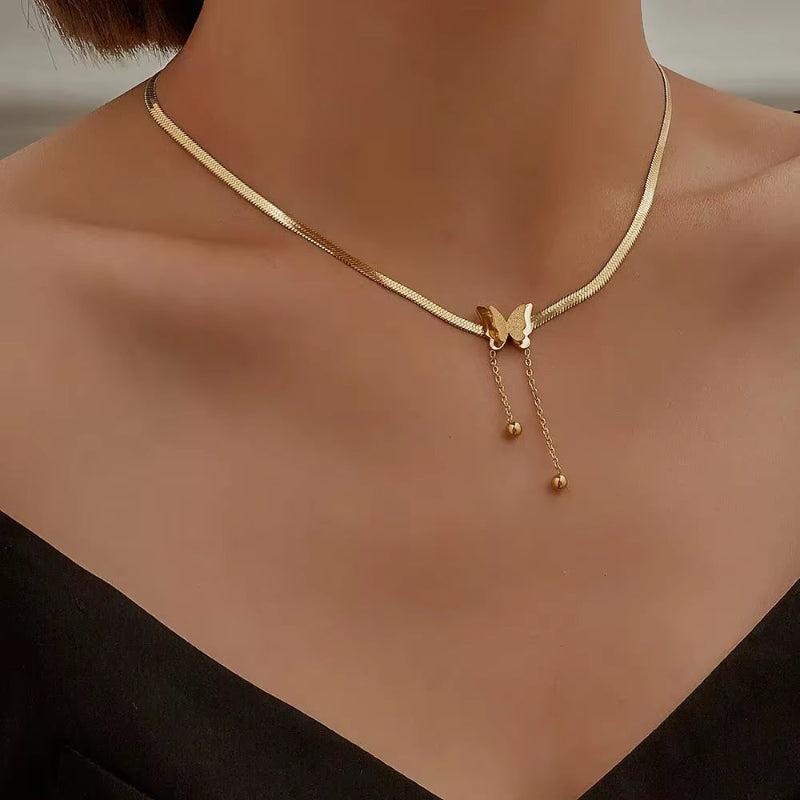Silver Horizon Triangle Pendant Necklace – Minimalist Geometric Jewelry for the Modern Muse
