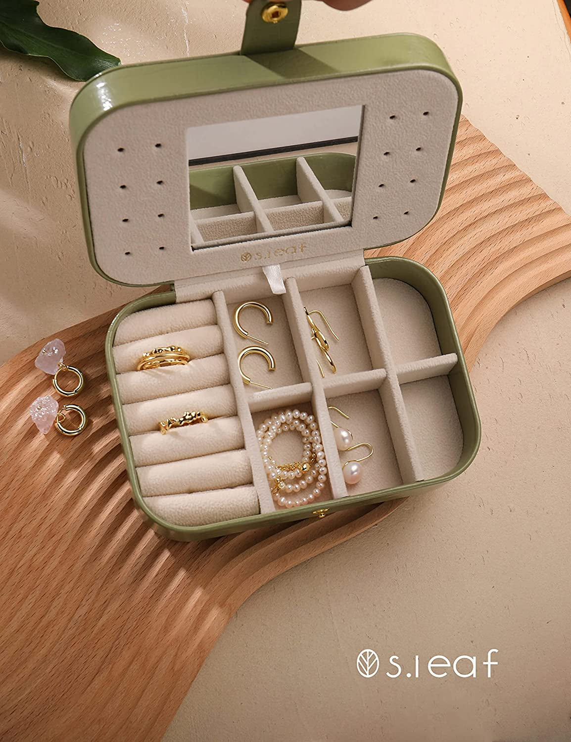 Travel Jewelry Box – Portable Crocodile Avocado Green Case for Women, Large Capacity Organizer (18 Slot)