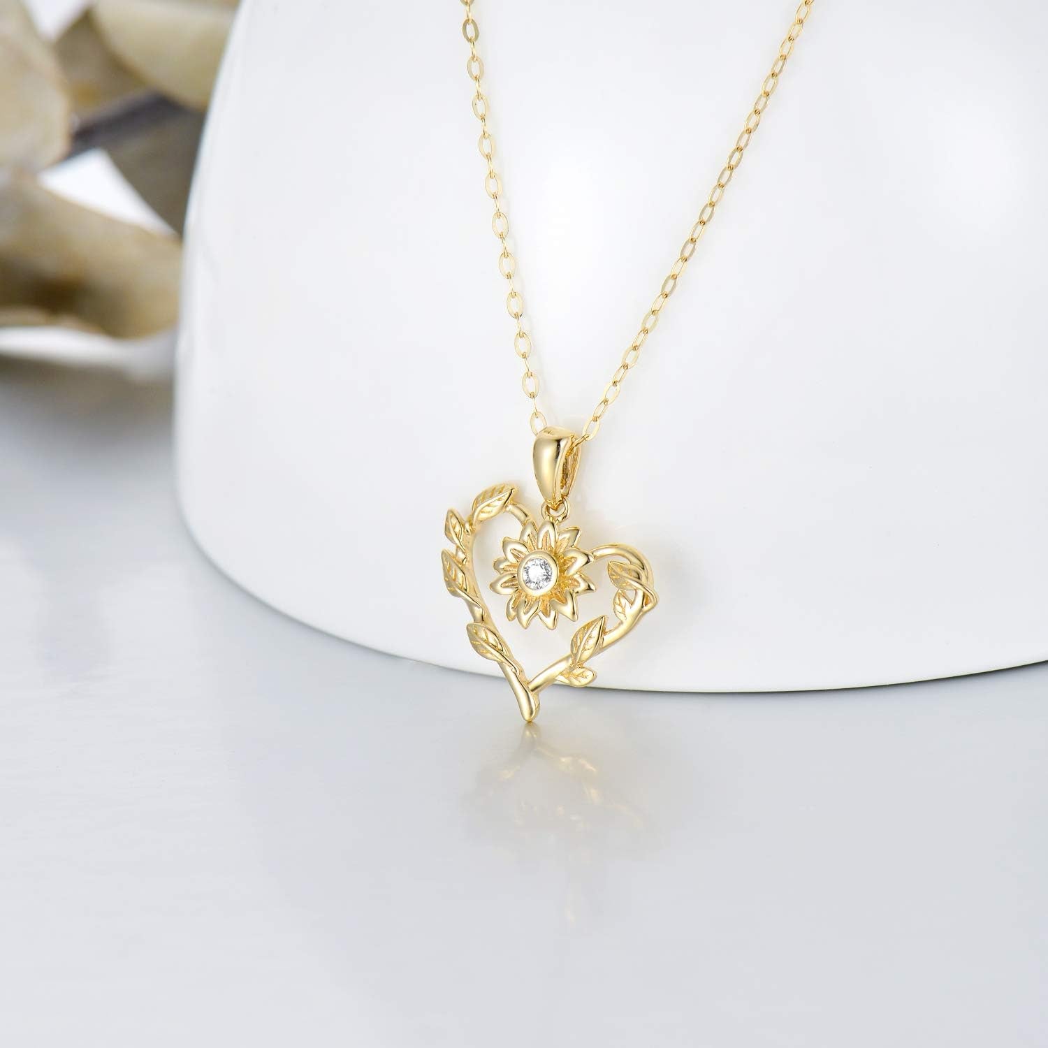 14K Solid Gold Heart-Shaped Pendant Necklace for Women – Elegant Fine Jewelry Gift (Style 3)