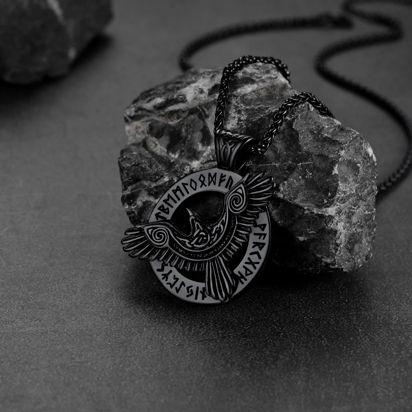 🛡️ Viking Raven Necklace for Men – Black Stainless Steel Norse Rune Pendant | Retro Crow Amulet Jewelry Gift for Friends, Sons, Grandsons, or Birthdays