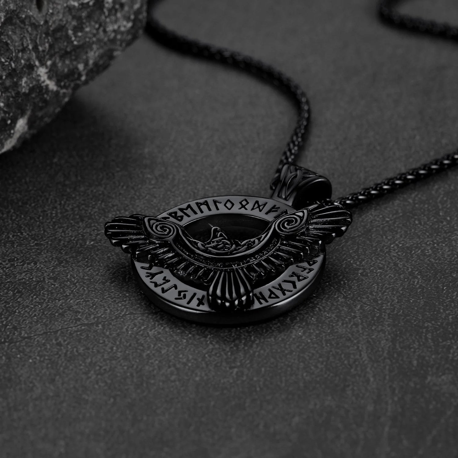 🛡️ Viking Raven Necklace for Men – Black Stainless Steel Norse Rune Pendant | Retro Crow Amulet Jewelry Gift for Friends, Sons, Grandsons, or Birthdays