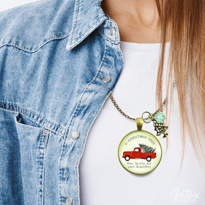 🎄 Red Truck Christmas Theme Necklace – Vintage Holiday Charm Jewelry