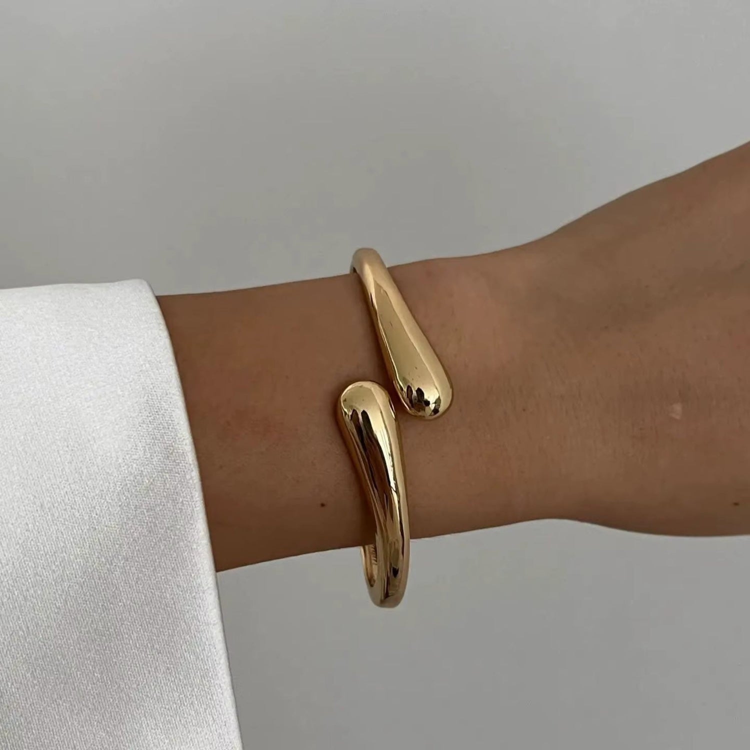 Vintage Vibe Cuff Bangles – Bold Geometry Meets Urban Gold &amp; Silver Shine