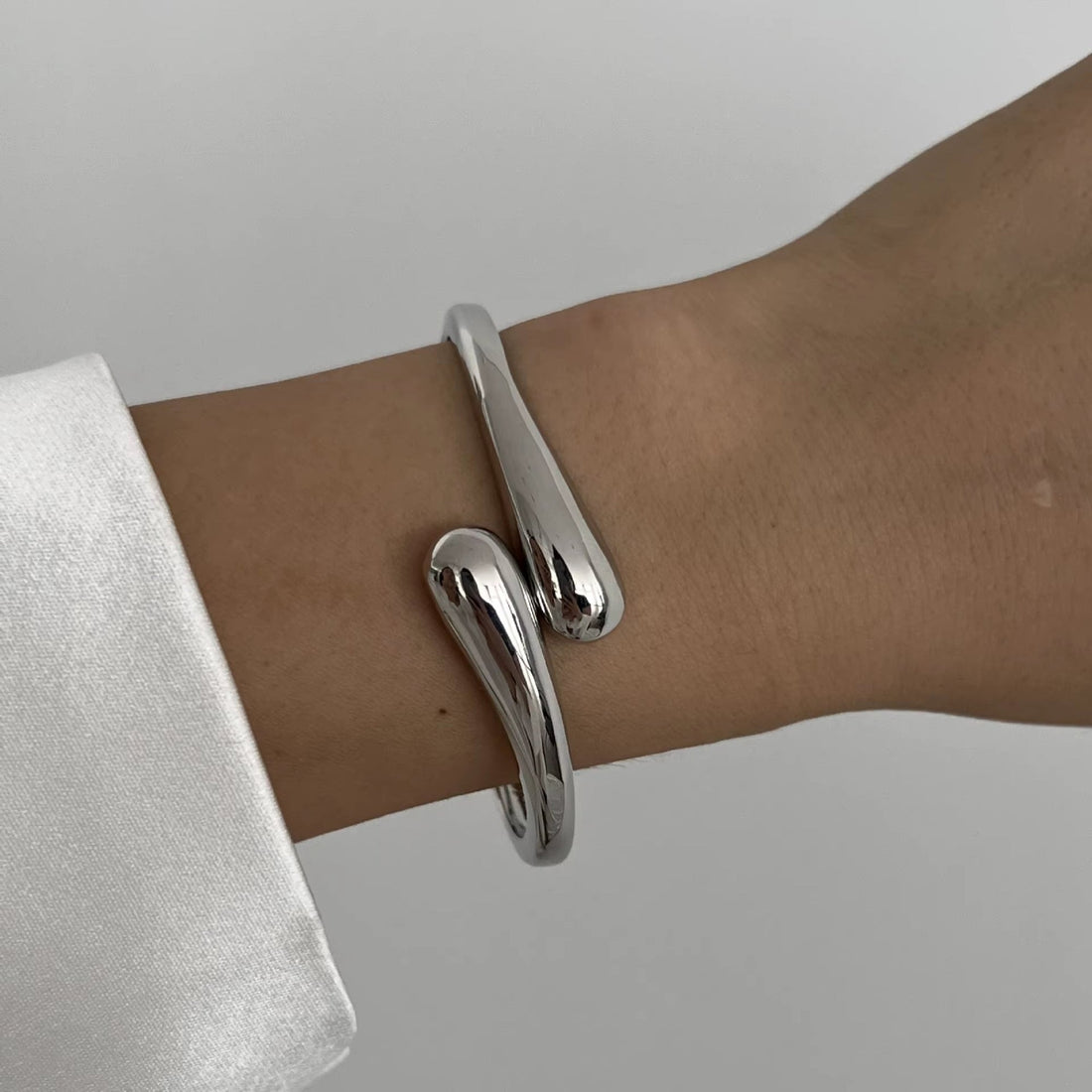Vintage Vibe Cuff Bangles – Bold Geometry Meets Urban Gold &amp; Silver Shine