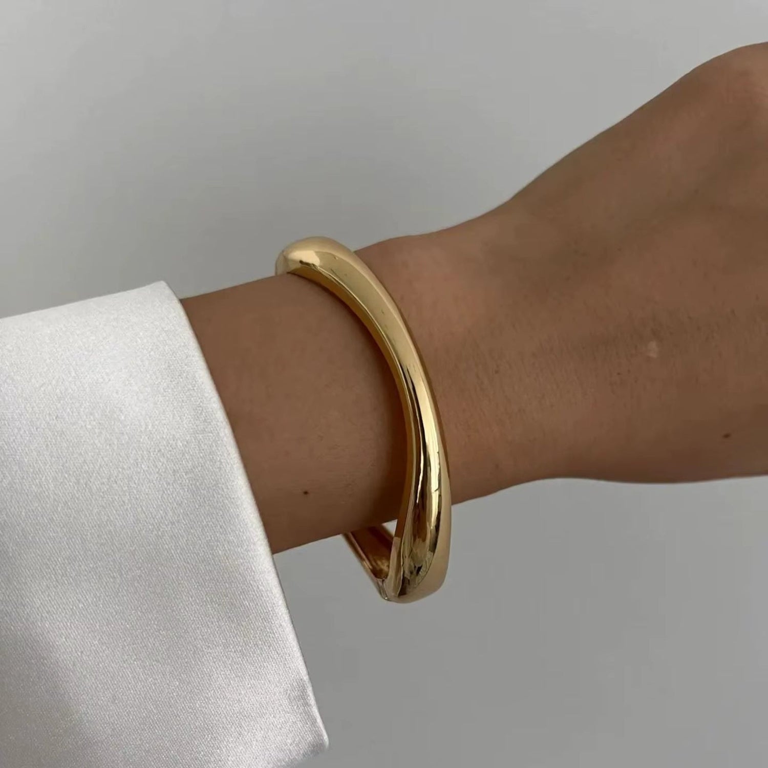 Vintage Vibe Cuff Bangles – Bold Geometry Meets Urban Gold &amp; Silver Shine